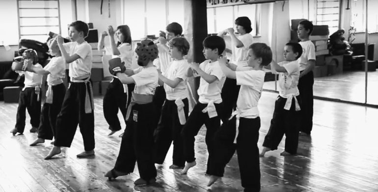 Gemeinsames Kung-Fu-Training für Kinder in Bahrenfeld